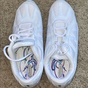Cheerleading shoes